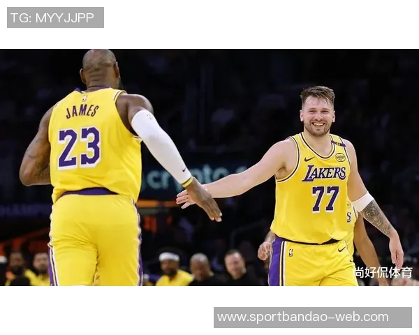 东契奇谈老詹回归球队目标与钓鱼动作背后的友谊故事