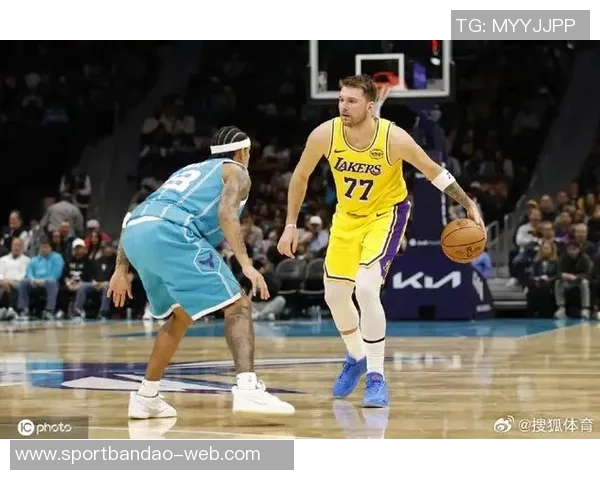 东契奇谈老詹回归球队目标与钓鱼动作背后的友谊故事